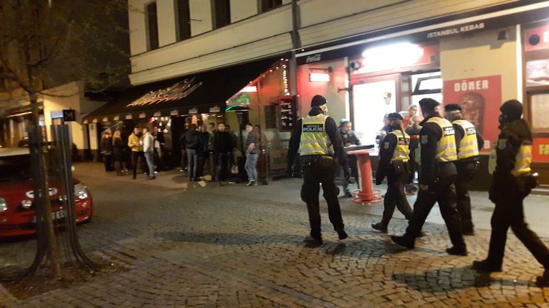 Na Stodolní v Ostravě vulgárně urážel policisty, přijde ho to draho